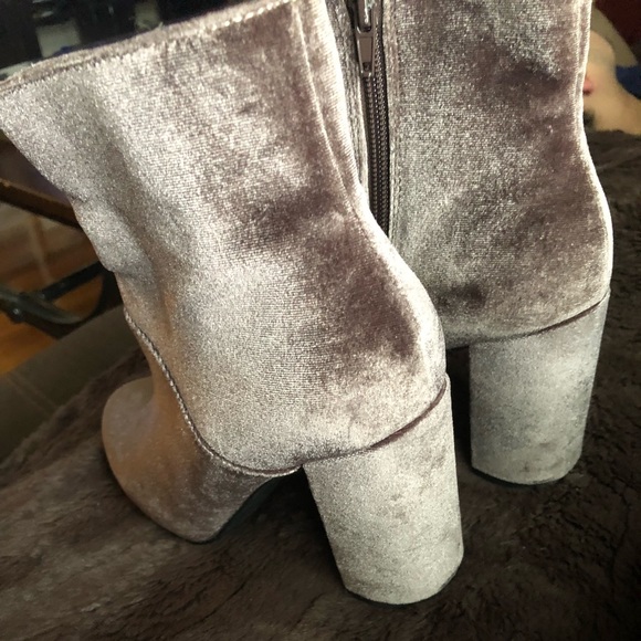 New Look Wide Fit Velvet Boots - Picture 3 of 5